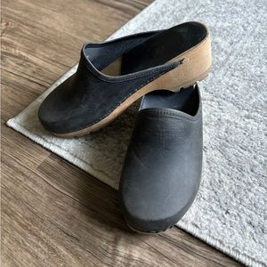 J Crew Leather Leather Clogs, Slip on Mules Size 6